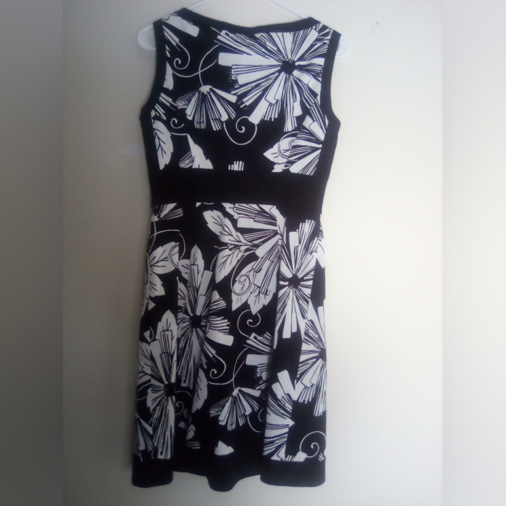 TAHARI ARTHUR LEVINE Floral Black and White Sleeveless Dress SIZE 4 - Picture 7 of 8